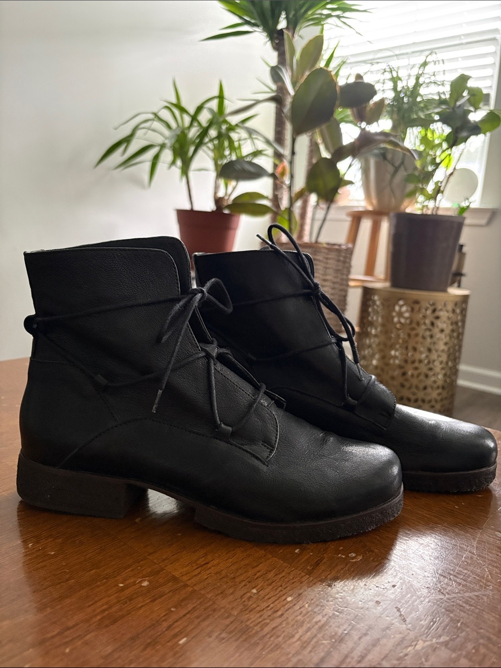 Vialis Women's Lace-Up Leather Ankle Boots Size 7.5